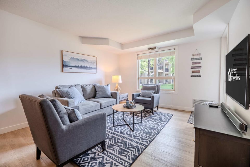 The Beach Point - Ground Floor BBQ Apartment in Invermere