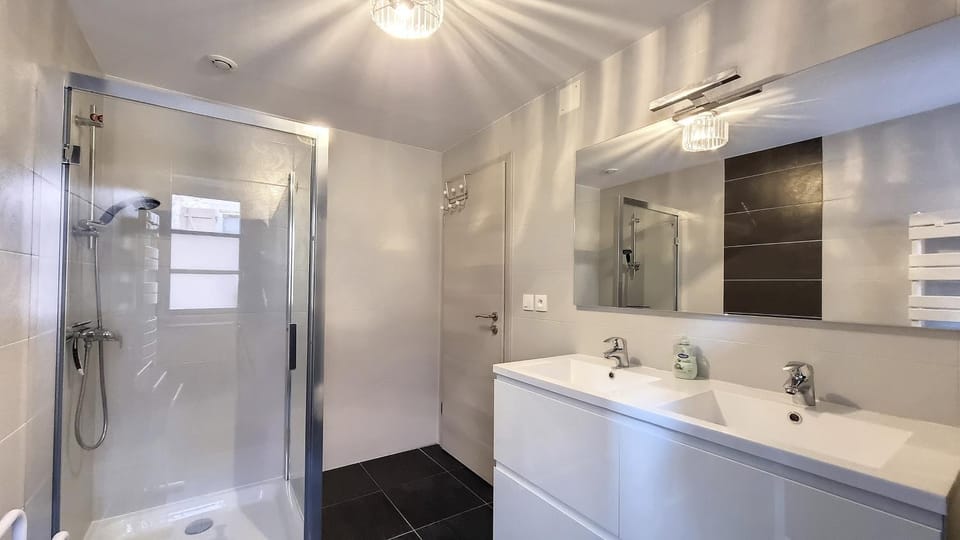 Bathroom, Living room