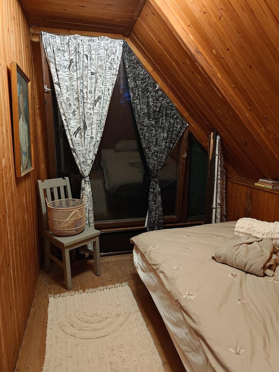 Bed, Bedroom