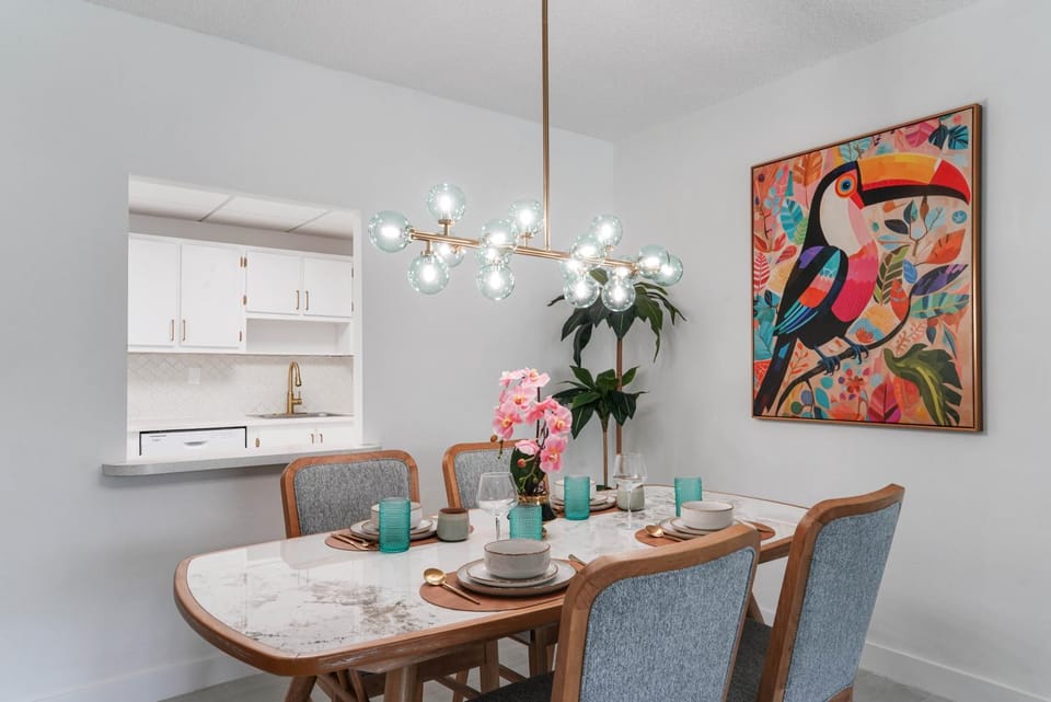 Dining area, kitchen
