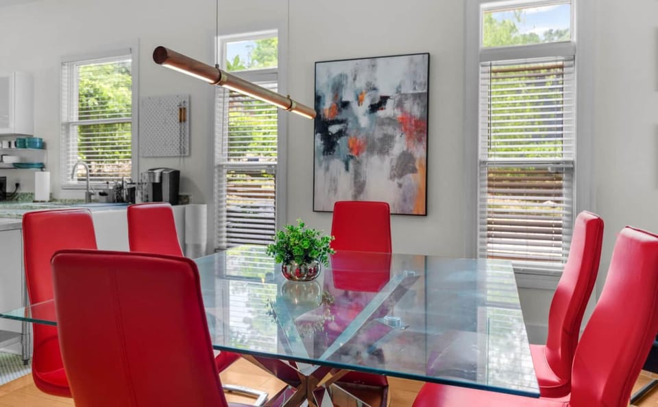 Coffee/tea facilities, Kitchen or kitchenette, Dining area