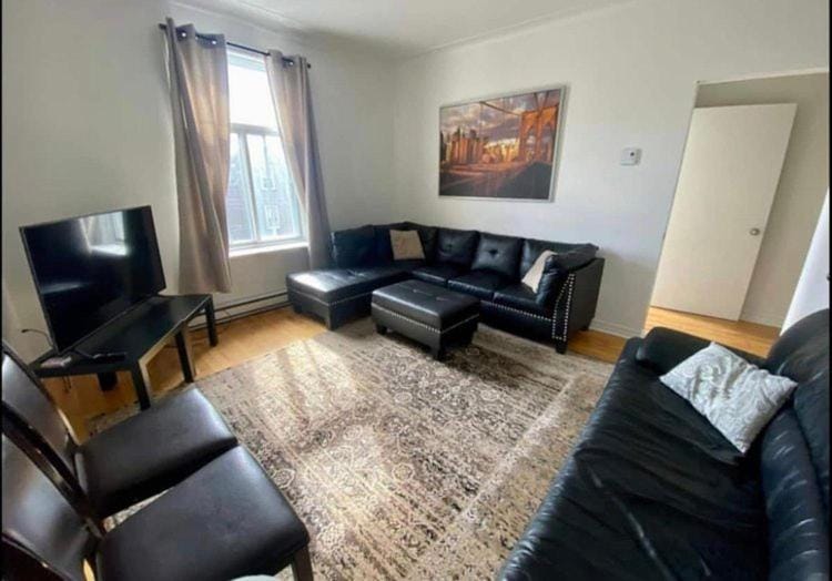 FULL KITCHEN 4min from DTOWN Room B Vacation rental in Montreal
