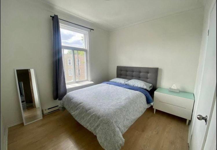 FULL KITCHEN 4min from DTOWN Room B Vacation rental in Montreal