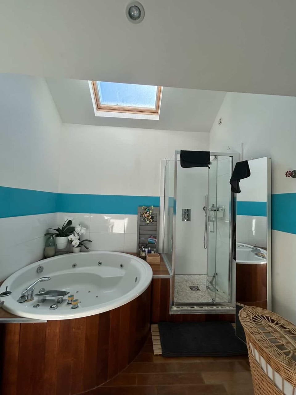 Hot Tub, Bathroom