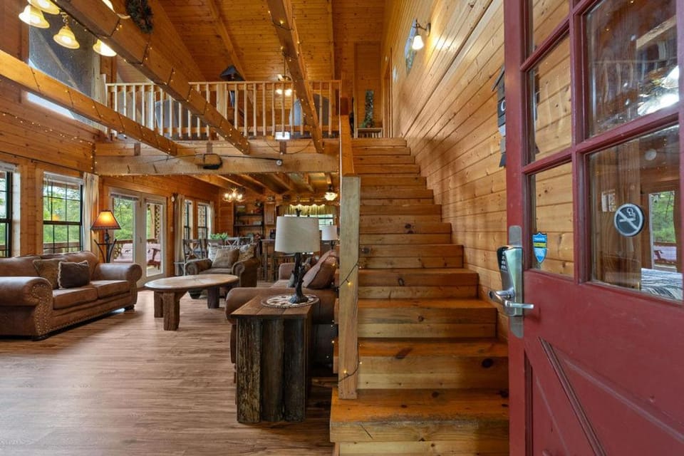 Fox Hollow Hidden Hollow, Sweeping Views Chalet in Sevier County