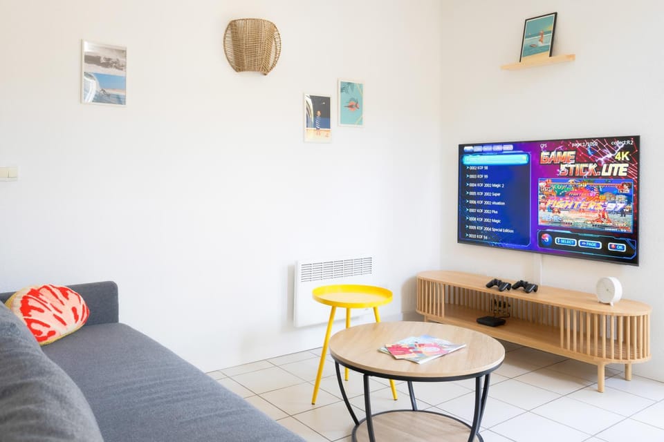 Communal lounge/ TV room, TV and multimedia, Living room, Seating area