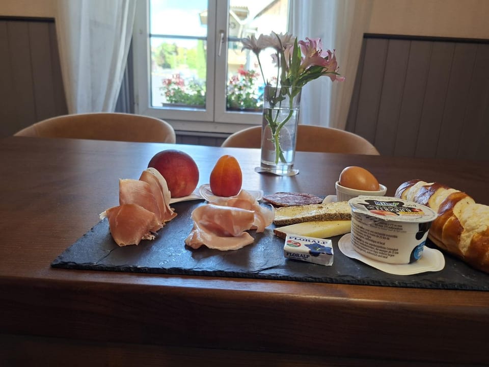 Food and drinks, Food, Breakfast, Continental breakfast