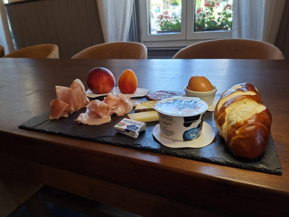Food and drinks, Food, Breakfast, Continental breakfast