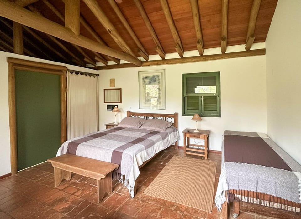 Chalé aconchegante c/ lareira, sauna e piscina. Chalet in State of São Paulo