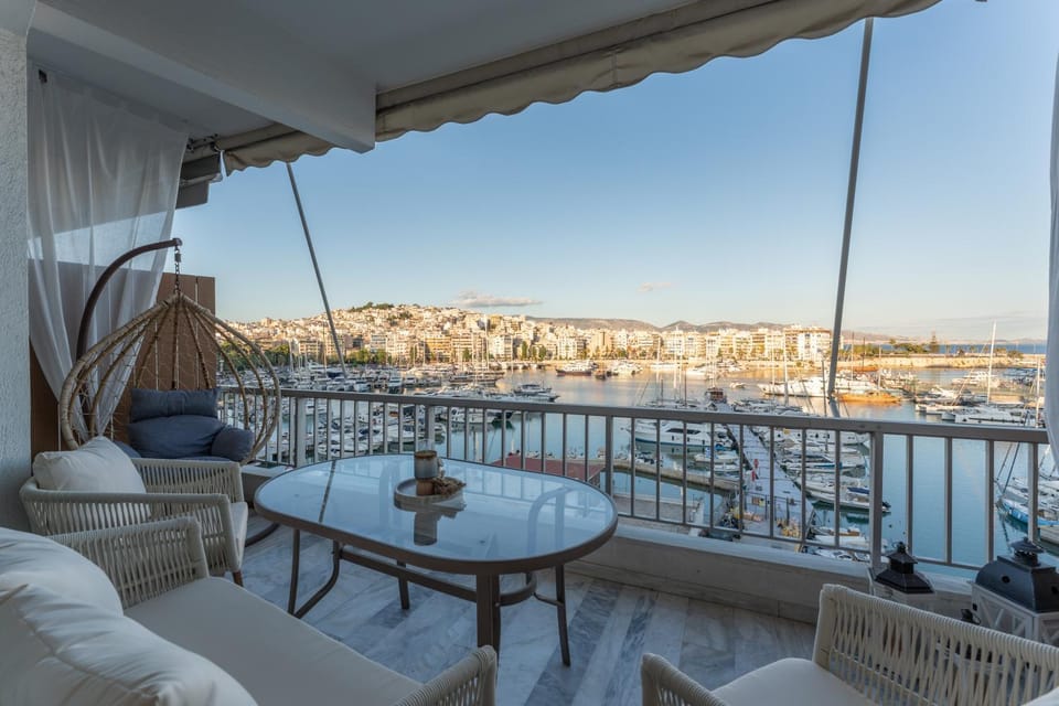 Day, View (from property/room), Balcony/Terrace, Seating area, Dining area, City view, Sea view