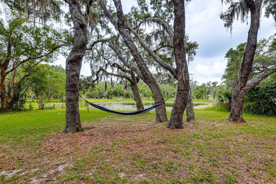 Patio & Grill: Waterfront Lake Helen Escape! House in Florida