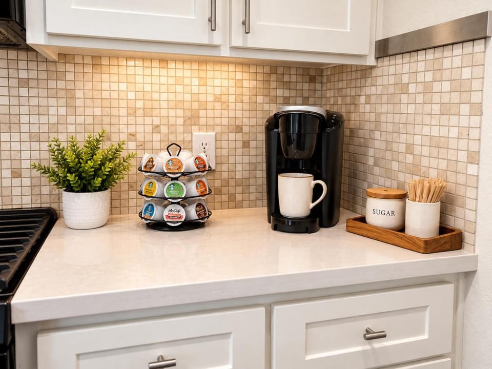 Coffee/tea facilities, Kitchen or kitchenette
