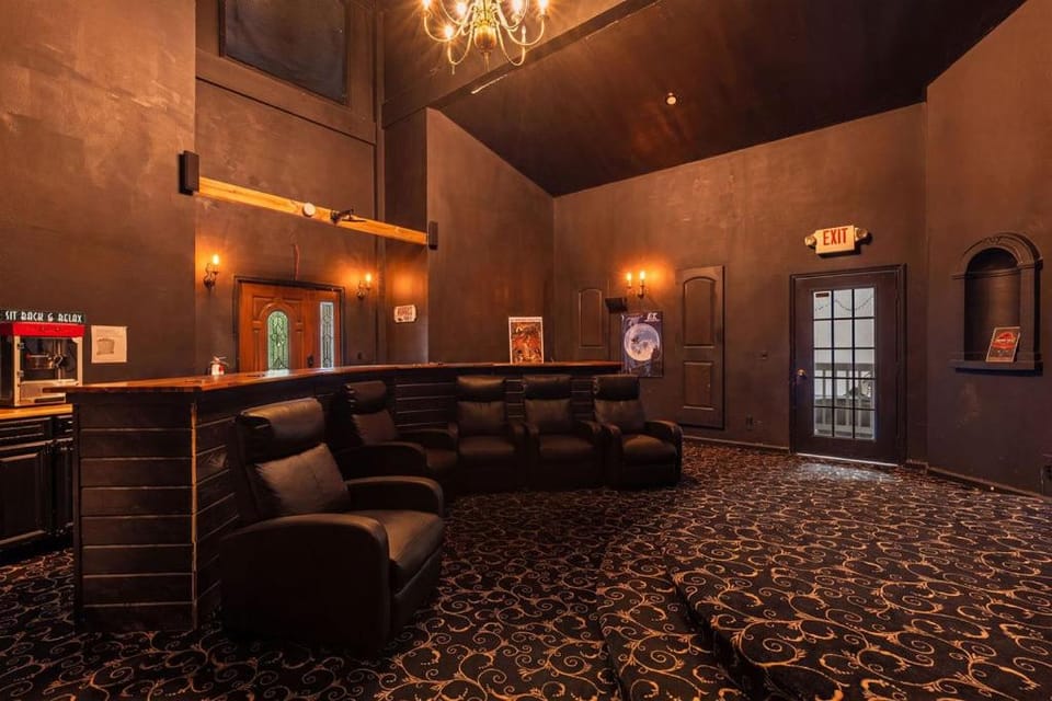 Ski Mountain Manor Big Screen, Bigger Memories Chalet in Gatlinburg