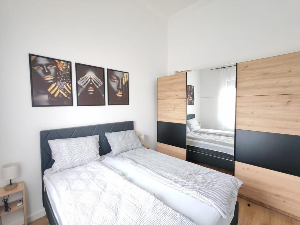 Bed, Bedroom, wardrobe