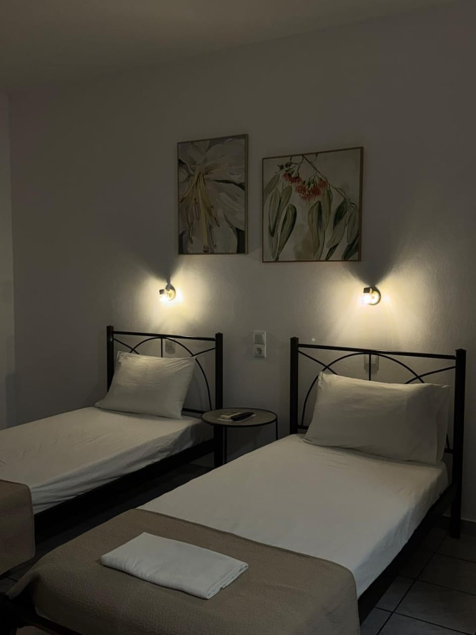 Bed, Photo of the whole room, towels