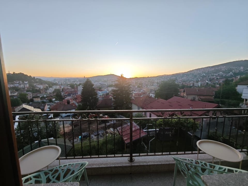 View (from property/room), Balcony/Terrace, City view, Landmark view, Mountain view