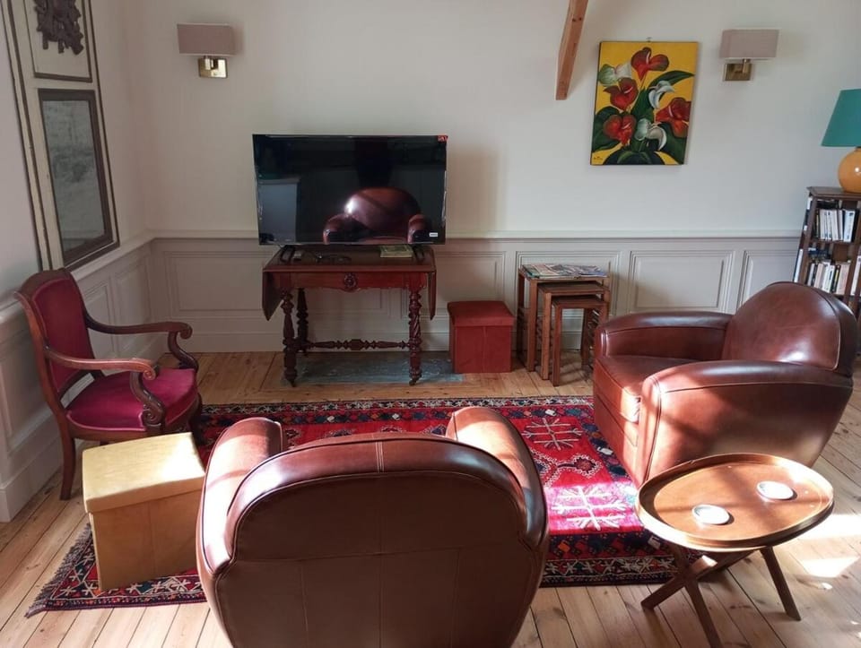 Château des Boulais Suite Apartment in Normandy