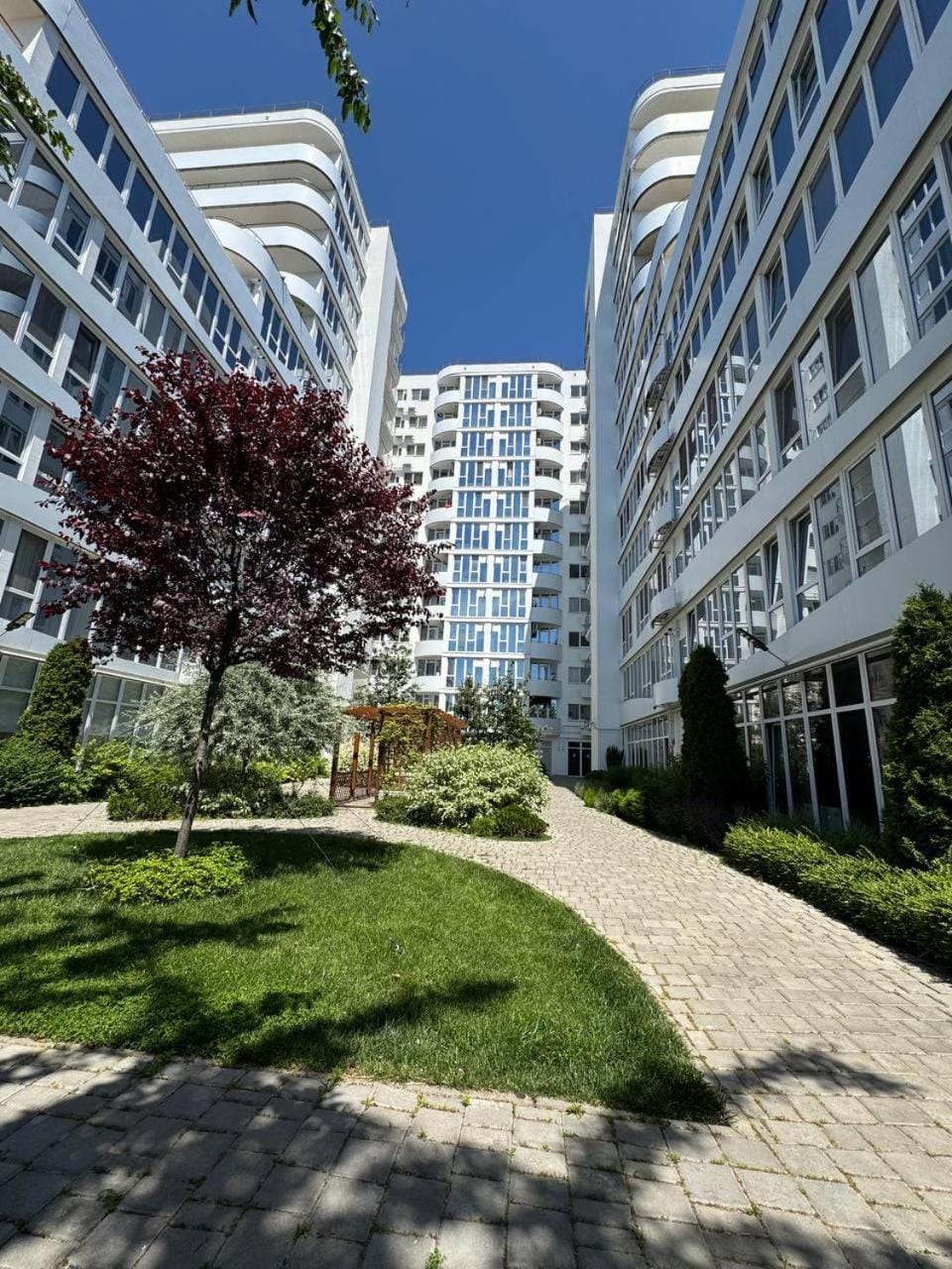 Property building, Facade/entrance, Day, City view