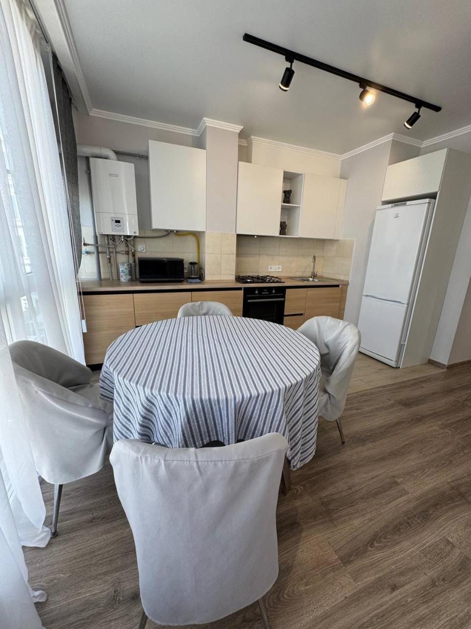 Kitchen or kitchenette, Living room, Seating area, Dining area, oven, stove