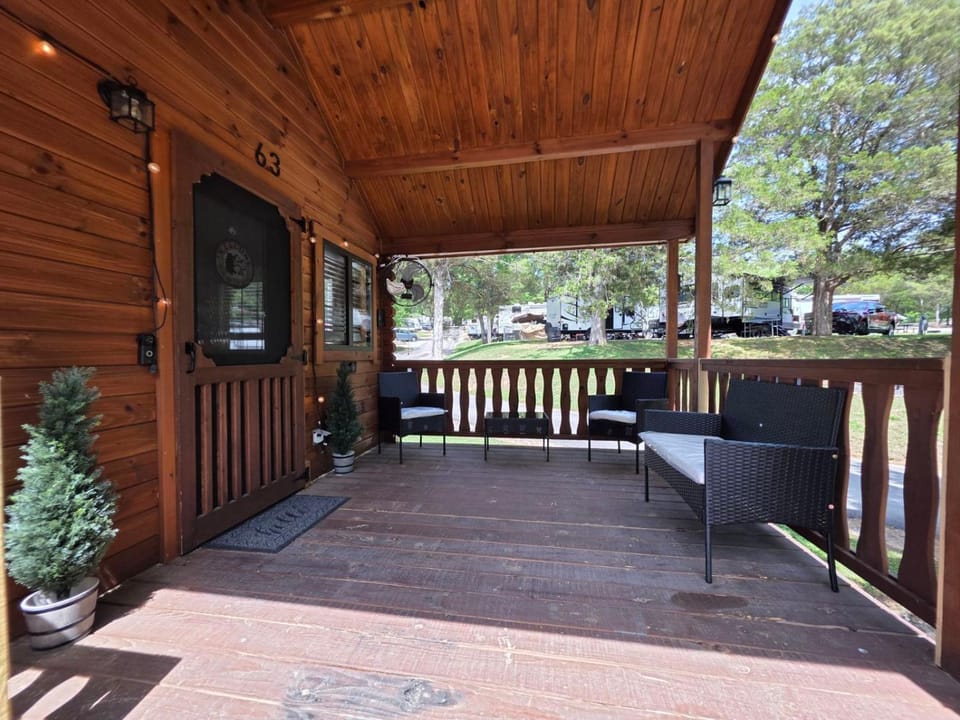 Family Cabin w Loft Arcade Pigeon Forge Cabin in Pigeon Forge