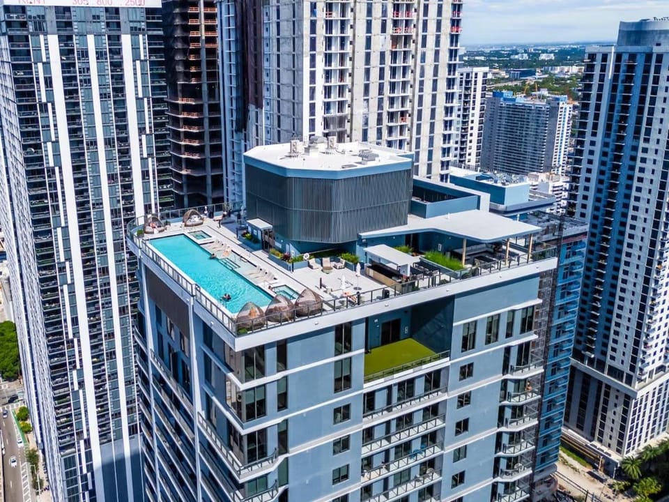 Luxury 2BR Sky Retreat Best Miami Bay Views House in Miami