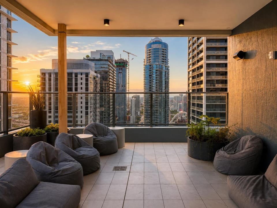 Property building, Day, City view
