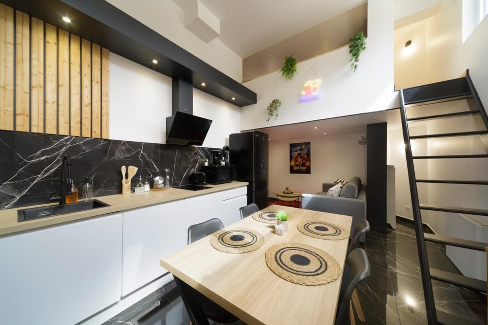 Living room, Meals, kitchen