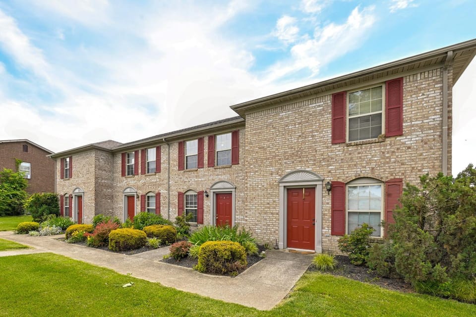 Great for Families! Richmond Townhome w/ Patio House in Richmond