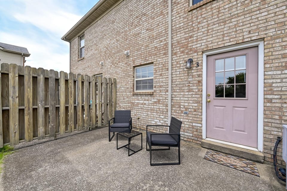 Great for Families! Richmond Townhome w/ Patio House in Richmond