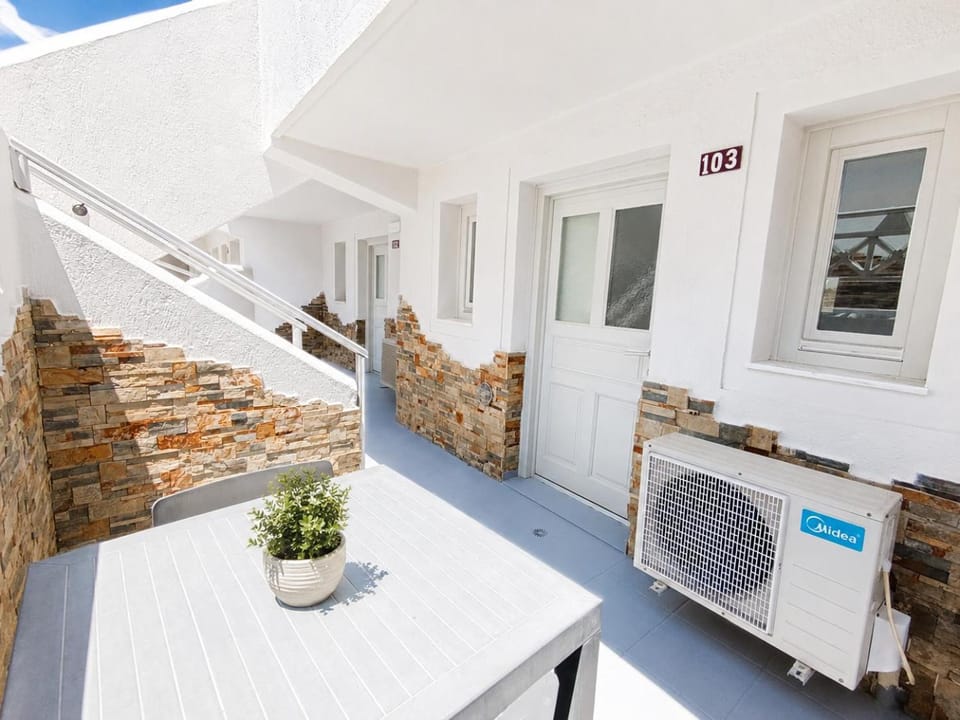 Perissa South Beach- Beachfront Rooms Apartment hotel in Perissa