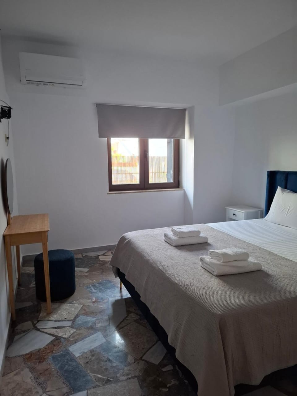 Bed, Photo of the whole room, Bedroom, air conditioner