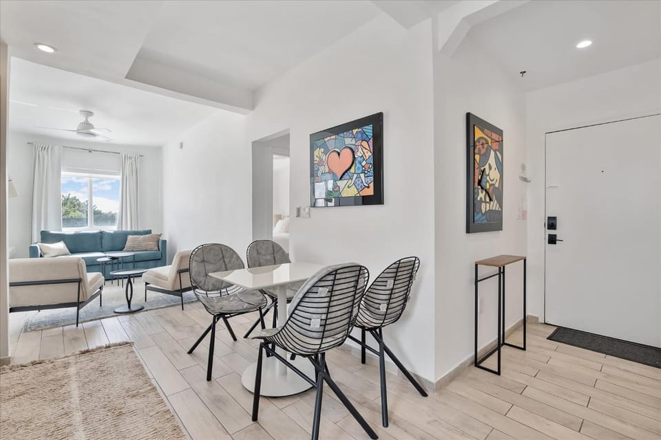 Beautiful Miami Beach Condo new furnishings and upgrades Apartment in South Beach Miami