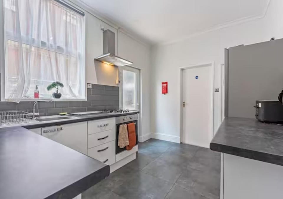 Kitchen or kitchenette, oven, stove