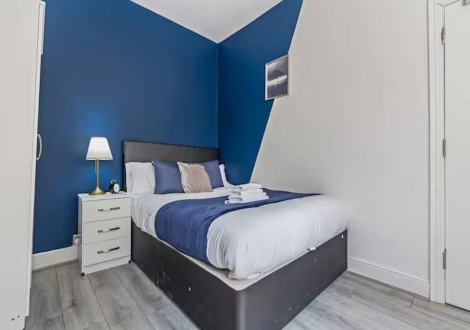 Bed, Photo of the whole room, Bedroom, wardrobe