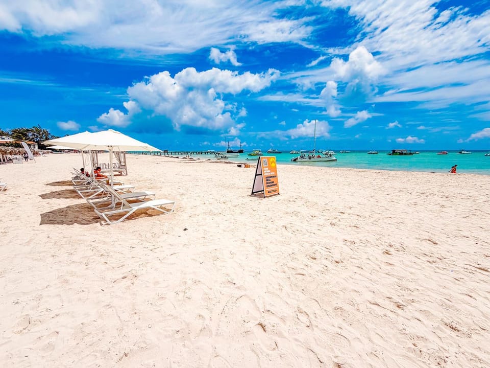Nearby landmark, Day, Natural landscape, Beach, Evening entertainment, Sea view, sunbed