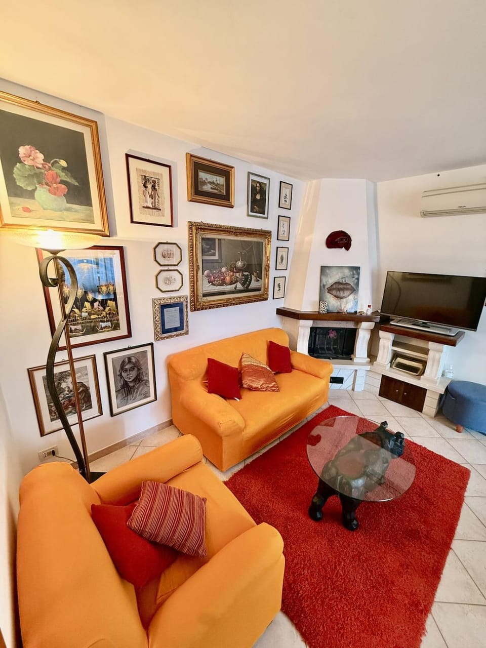 Communal lounge/ TV room, TV and multimedia, Living room, air conditioner