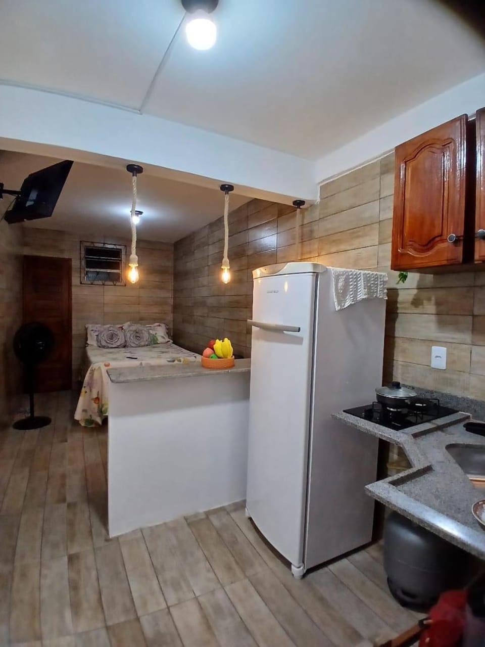 Estúdio moderno com cozinha america House in Ilhéus