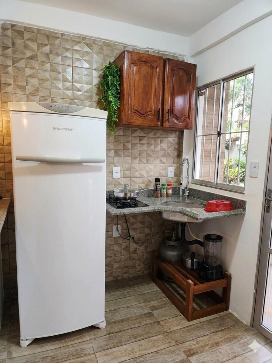 Estúdio moderno com cozinha america House in Ilhéus
