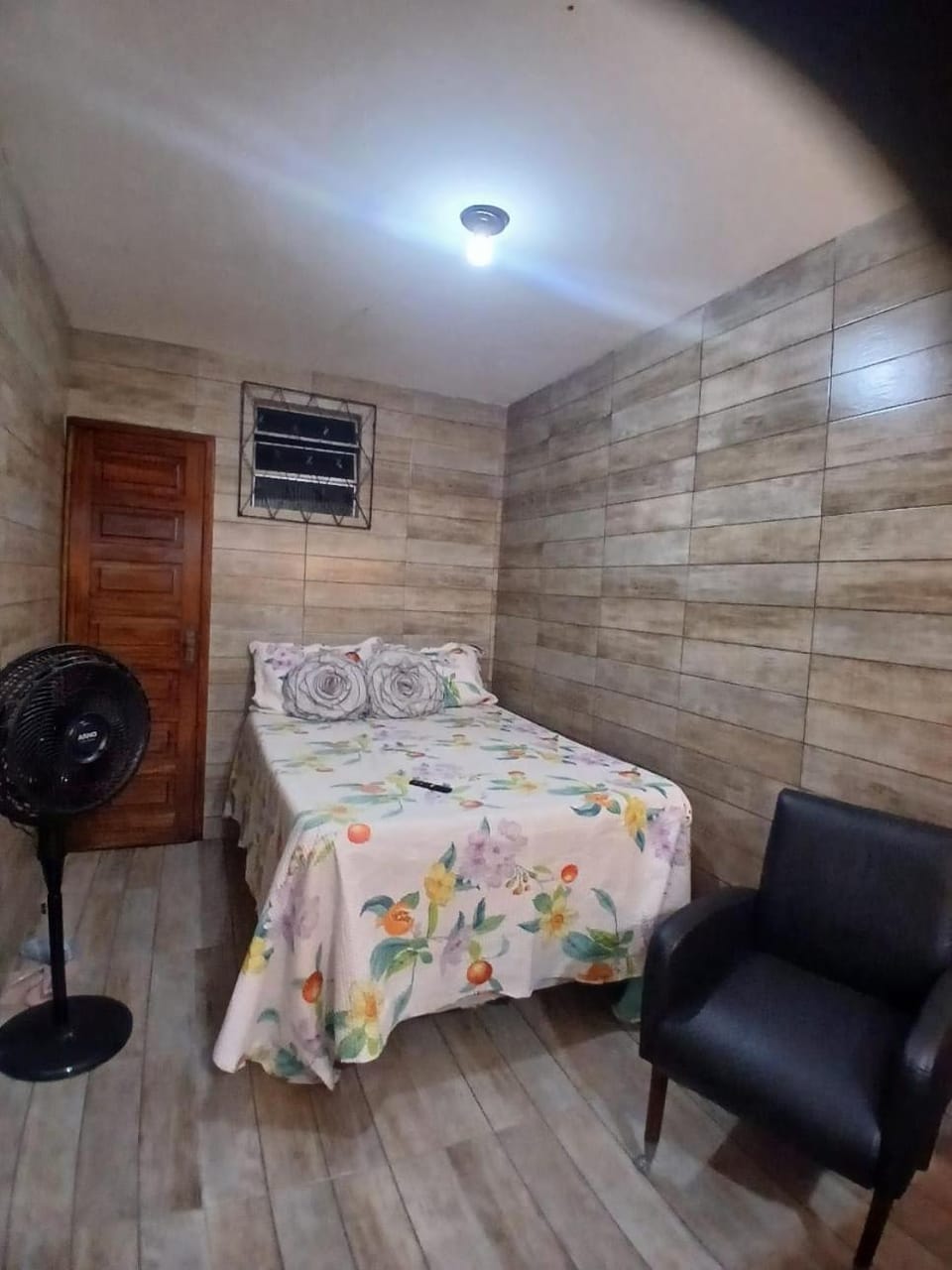 Estúdio moderno com cozinha america House in Ilhéus