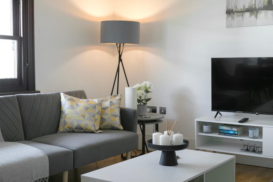 Modern new 1 Bed Battersea Clapham Near River Apartment in London