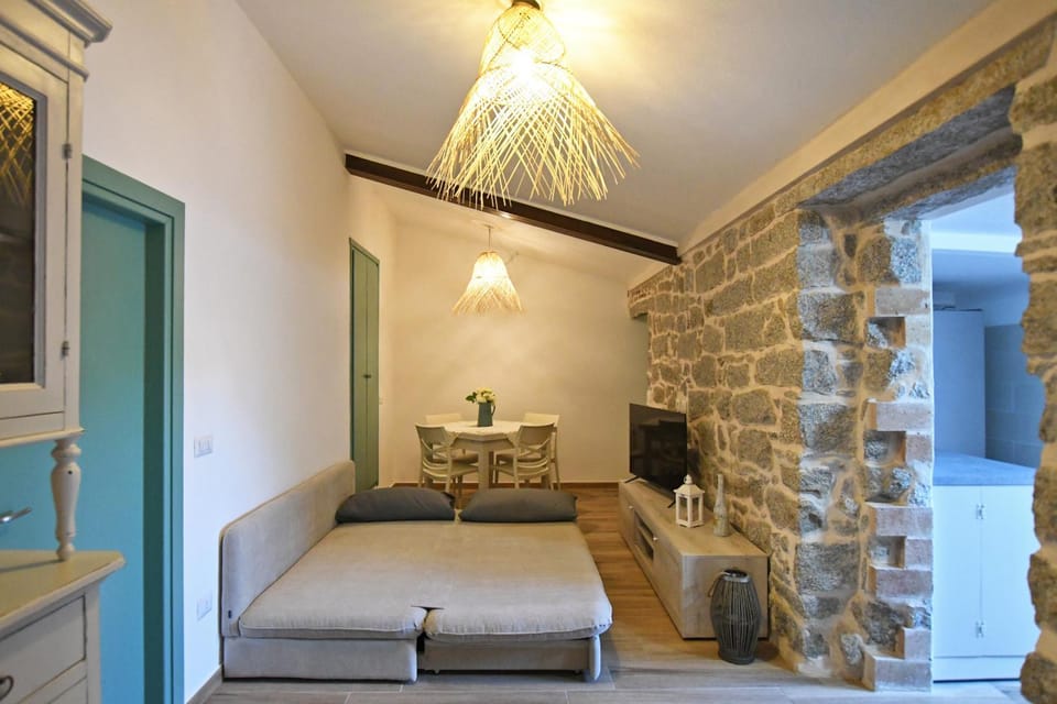 Bed, Living room