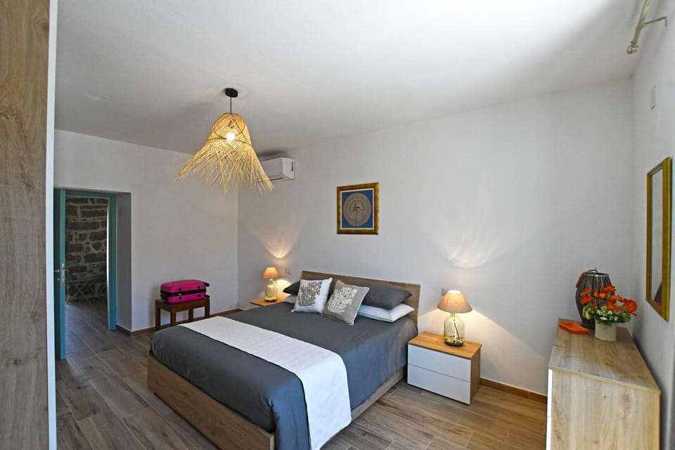 Bedroom, wardrobe