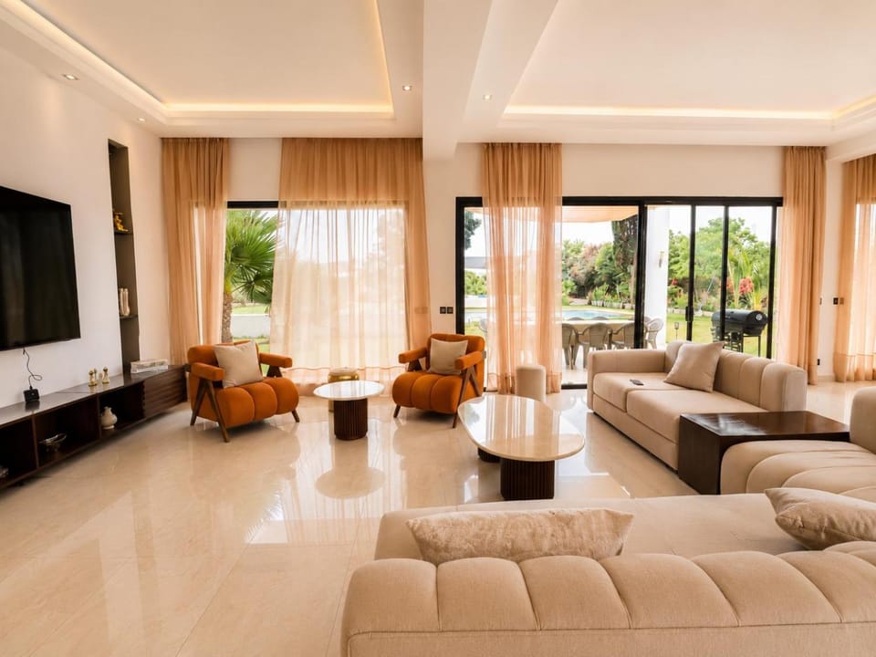 Domaine Palm Oasis Villas & Piscine 25m 6 suites 8 chambres - HomeCity Signature Villa in Casablanca-Settat