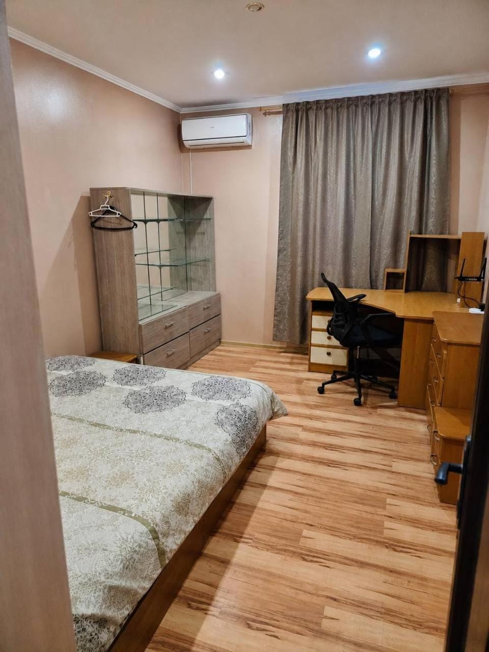 Bed, Photo of the whole room, Bedroom, air conditioner