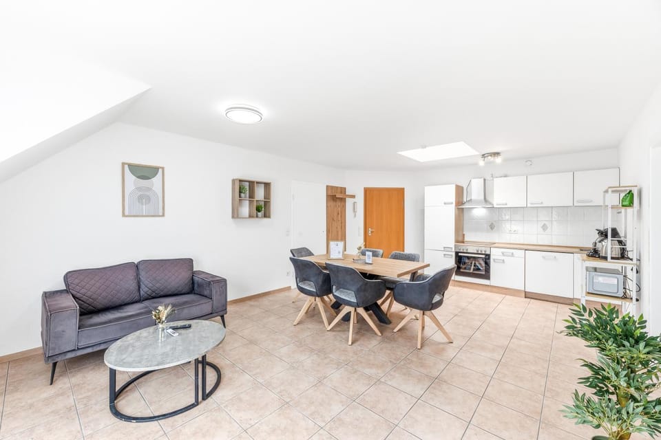 Coffee/tea facilities, Kitchen or kitchenette, Living room, Decorative detail, Seating area, Dining area, microwave, pet friendly, stove