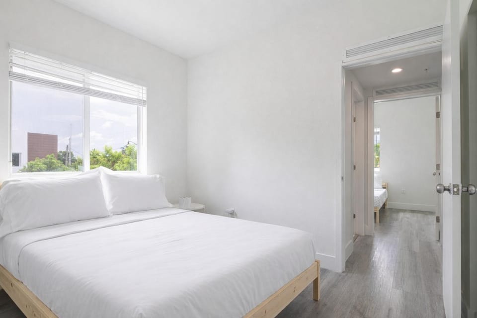 Comfortable 3BR 4 Beds Free Parking Included Apartment in Hallandale Beach