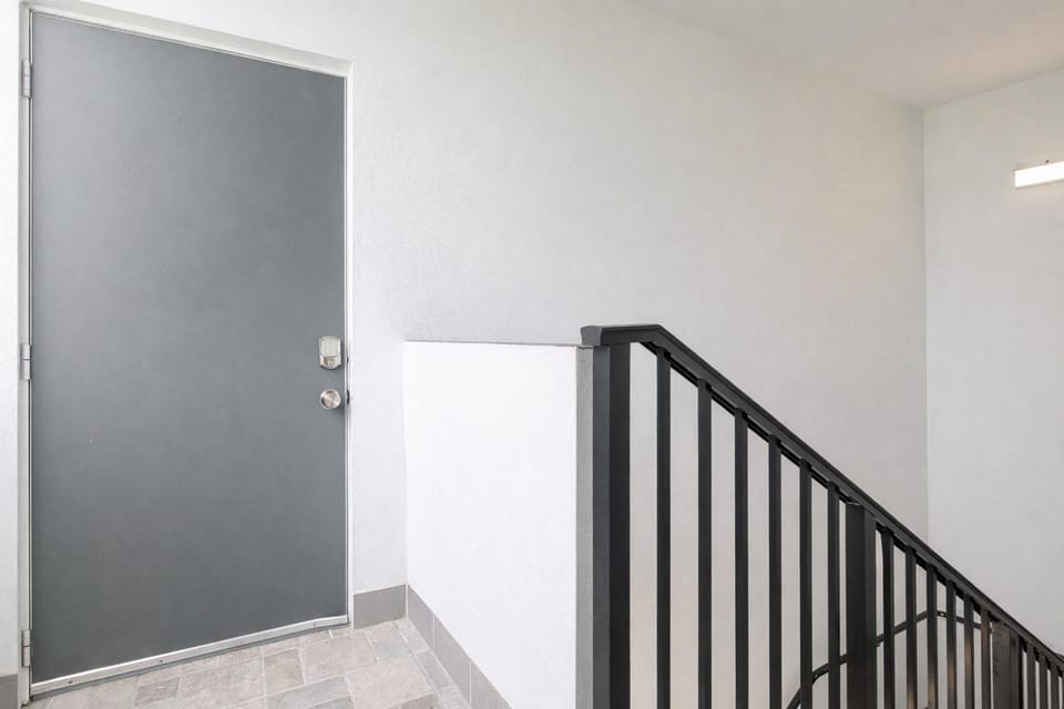 Comfortable 3BR 4 Beds Free Parking Included Apartment in Hallandale Beach