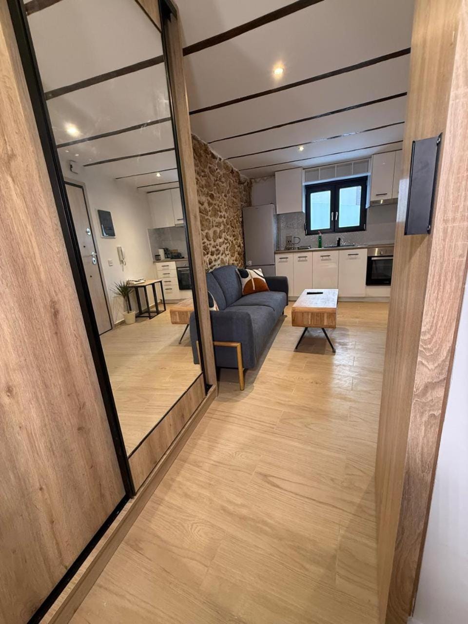 The Urban Gates Suites B Apartment in Pireas
