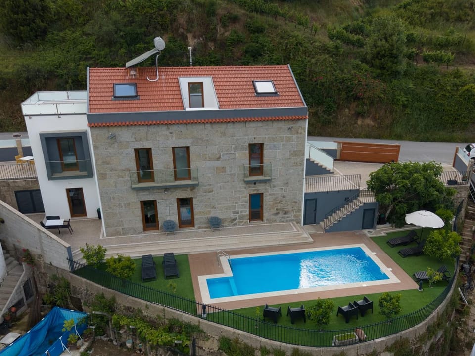 Property building, Day, Pool view, Swimming pool