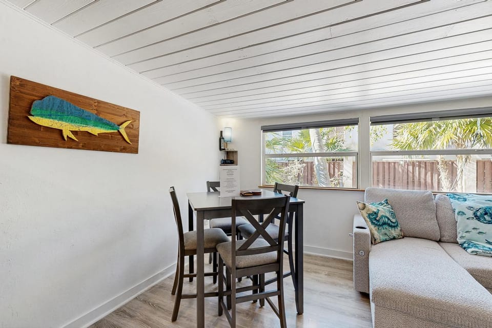 TA42 The Tree Lane Fish Camp House in Tavernier